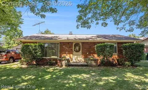 51341 Neumaier Dr, Shelby Township, MI 48316