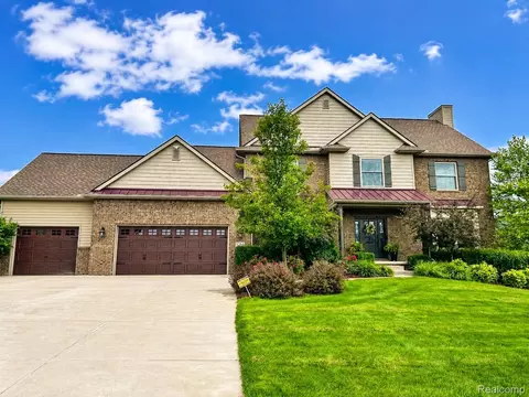 5264 Coulter Lake Blvd, Independence, MI 48348