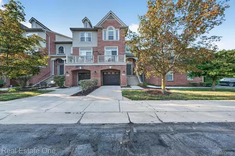 37508 Newburgh Park Cir, Livonia, MI 48152