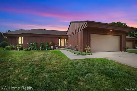 634 Applegate Ln, Grand Blanc, MI 48439