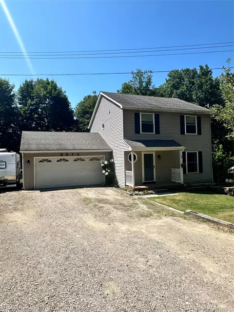 6574 Avon Dr, Green Oak, MI 48116