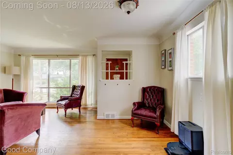 Living - 220 N Webik Ave, Clawson, MI 48017 photo 3 of 8