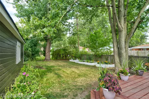 Exterior - 220 N Webik Ave, Clawson, MI 48017 photo 2 of 7