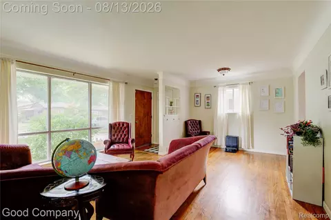 Living - 220 N Webik Ave, Clawson, MI 48017 photo 4 of 8