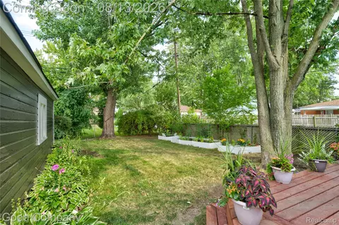 Exterior - 220 N Webik Ave, Clawson, MI 48017 photo 3 of 4