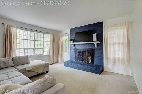 Living - 220 N Webik Ave, Clawson, MI 48017 photo 6 of 8