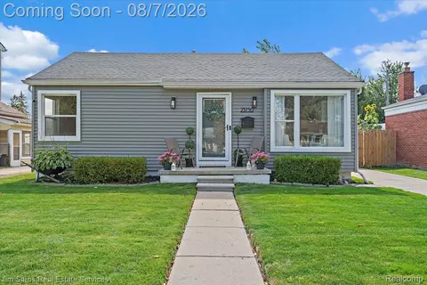 23730 Glenbrook St, Saint Clair Shores, MI 48082