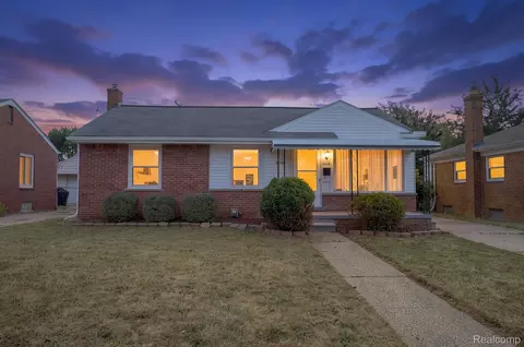 28740 Edward St, Roseville, MI 48066