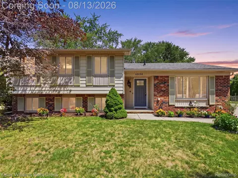 42150 Trinity Ct, Sterling Heights, MI 48313
