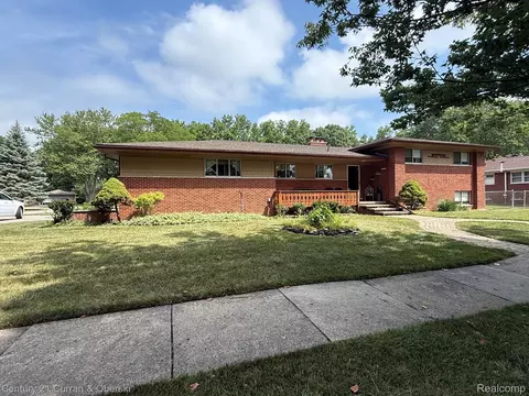 27110 Clairview Dr, Dearborn Heights, MI 48127