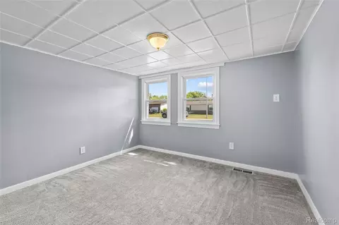 Bedroom - 8280 Pine St, Taylor, MI 48180 photo 5 of 6