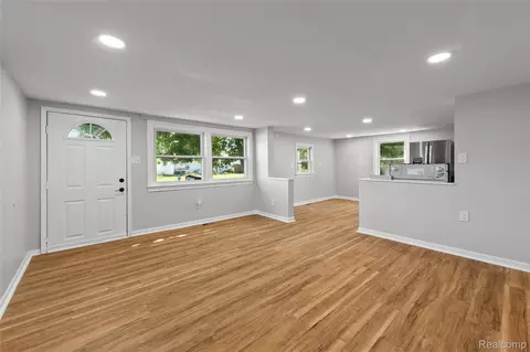 Living - 8280 Pine St, Taylor, MI 48180 photo 2 of 2