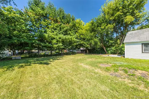 Exterior - 8280 Pine St, Taylor, MI 48180 photo 7 of 7