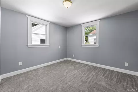 Bedroom - 8280 Pine St, Taylor, MI 48180 photo 3 of 6