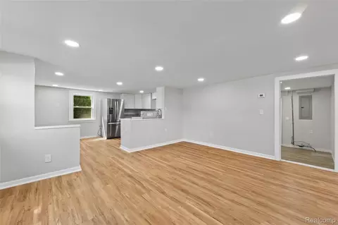 Living - 8280 Pine St, Taylor, MI 48180 photo 1 of 2