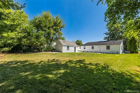 Exterior - 8280 Pine St, Taylor, MI 48180 photo 5 of 7