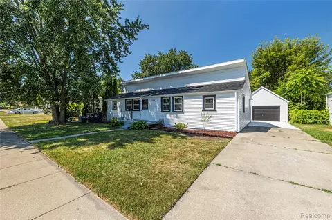 Exterior - 8280 Pine St, Taylor, MI 48180 photo 2 of 7