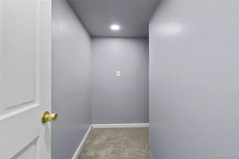 Entry Way - 8280 Pine St, Taylor, MI 48180 photo 2 of 3