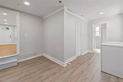 Entry Way - 8280 Pine St, Taylor, MI 48180 photo 1 of 3