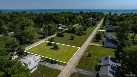 156 Birchtree Rd, Worth, MI 48450