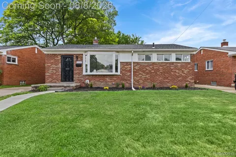 22121 Whitmore St, Oak Park, MI 48237