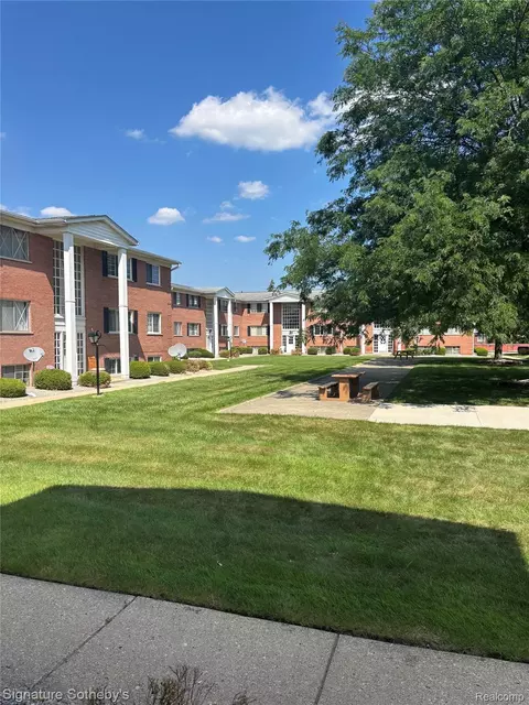 8171 Denwood Dr #K-3, Sterling Heights, MI 48312