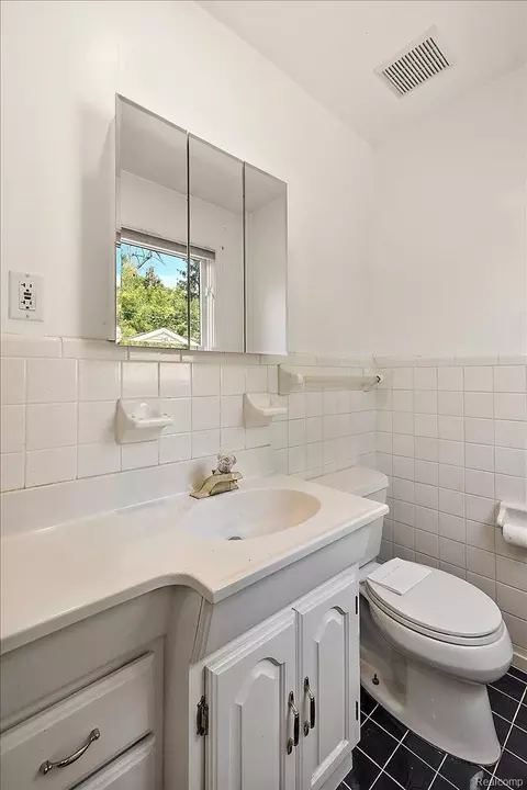 Bath - 1754 Ruby Ave, Rochester Hills, MI 48309 photo 2 of 5