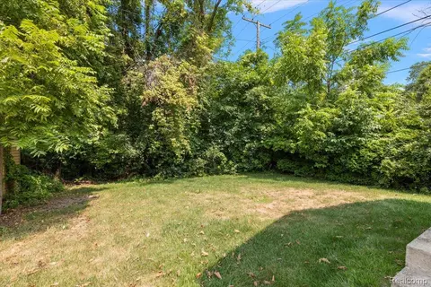 Exterior - 1754 Ruby Ave, Rochester Hills, MI 48309 photo 6 of 6