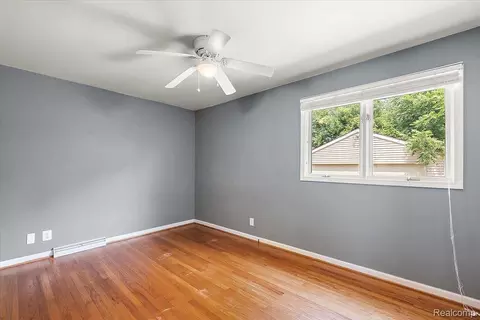 Bedroom - 1754 Ruby Ave, Rochester Hills, MI 48309 photo 6 of 9
