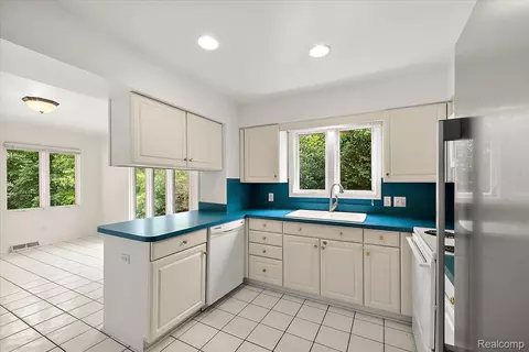 Kitchen - 1754 Ruby Ave, Rochester Hills, MI 48309 photo 1 of 4