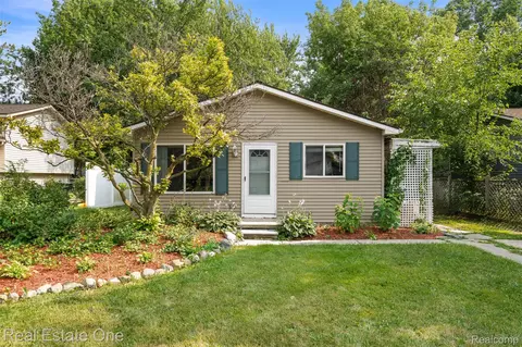 718 Miller Rd, Orion, MI 48362