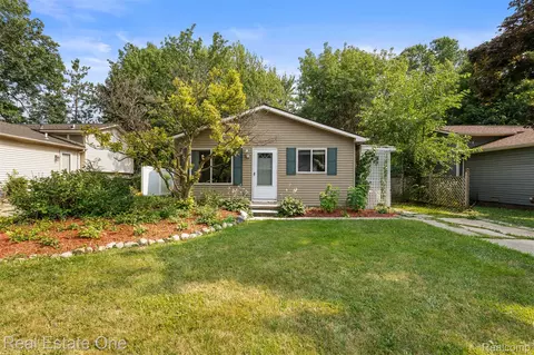 718 Miller Rd, Orion, MI 48362