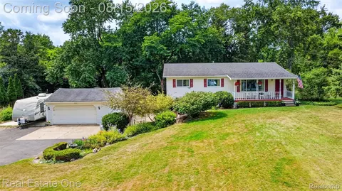 454 S Baldwin Rd, Brandon, MI 48371