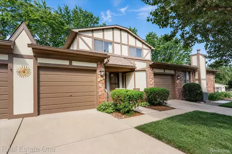 1918 Allenway Ct #110, Rochester Hills, MI 48309