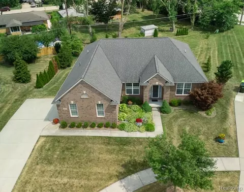 42328 Hickorywood Dr, Sterling Heights, MI 48314
