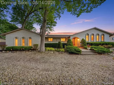 1721 Imperial Dr, Highland, MI 48356