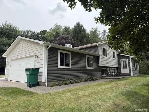 3595 Davison Lake Rd, Brandon, MI 48462