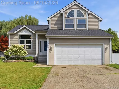 322 Princeton Dr, South Lyon, MI 48178
