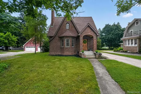 715 E Grand River Ave, Fowlerville, MI 48836