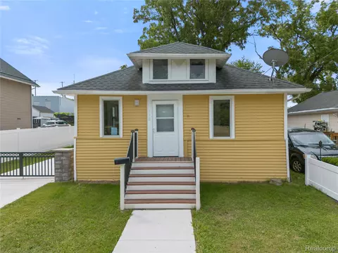 138 Mechanic St, Pontiac, MI 48342