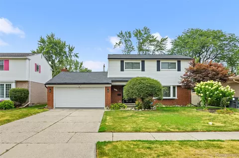 19928 Fleetwood Dr, Harper Woods, MI 48225