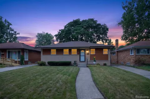 24061 Rensselaer St, Oak Park, MI 48237