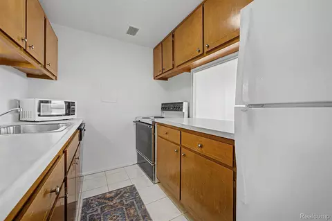 Kitchen - 22700 Garrison St #707, Dearborn, MI 48124 photo 2 of 3