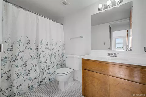 Bath - 22700 Garrison St #707, Dearborn, MI 48124 photo 1 of 3