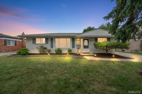 8851 Alwardt Dr, Sterling Heights, MI 48313