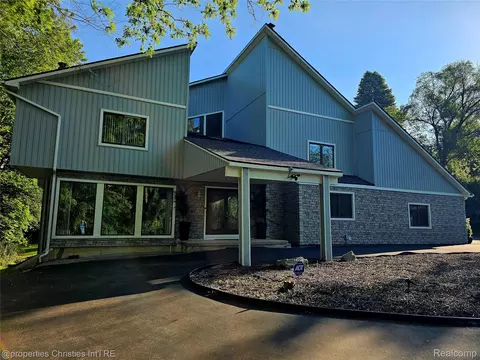 1830 Lone Pine Rd, Bloomfield Hills, MI 48302