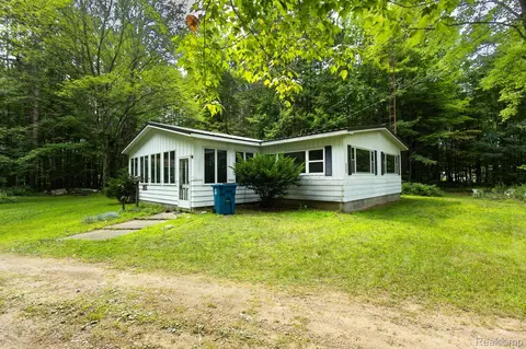 7800 Oak Rd, Millington, MI 48746