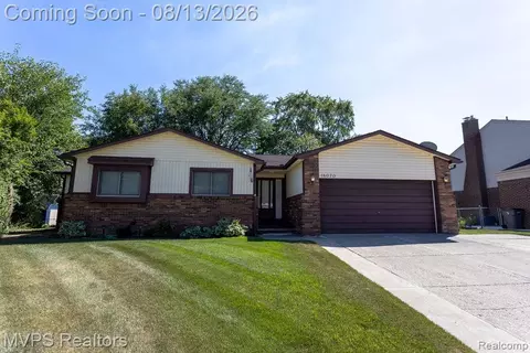 18070 Gaylord Ct, Clinton Township, MI 48035