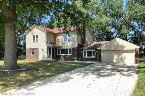 17348 Hilton St, Southfield, MI 48075