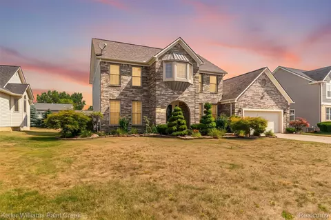 5555 Chatham Ln, Grand Blanc, MI 48439